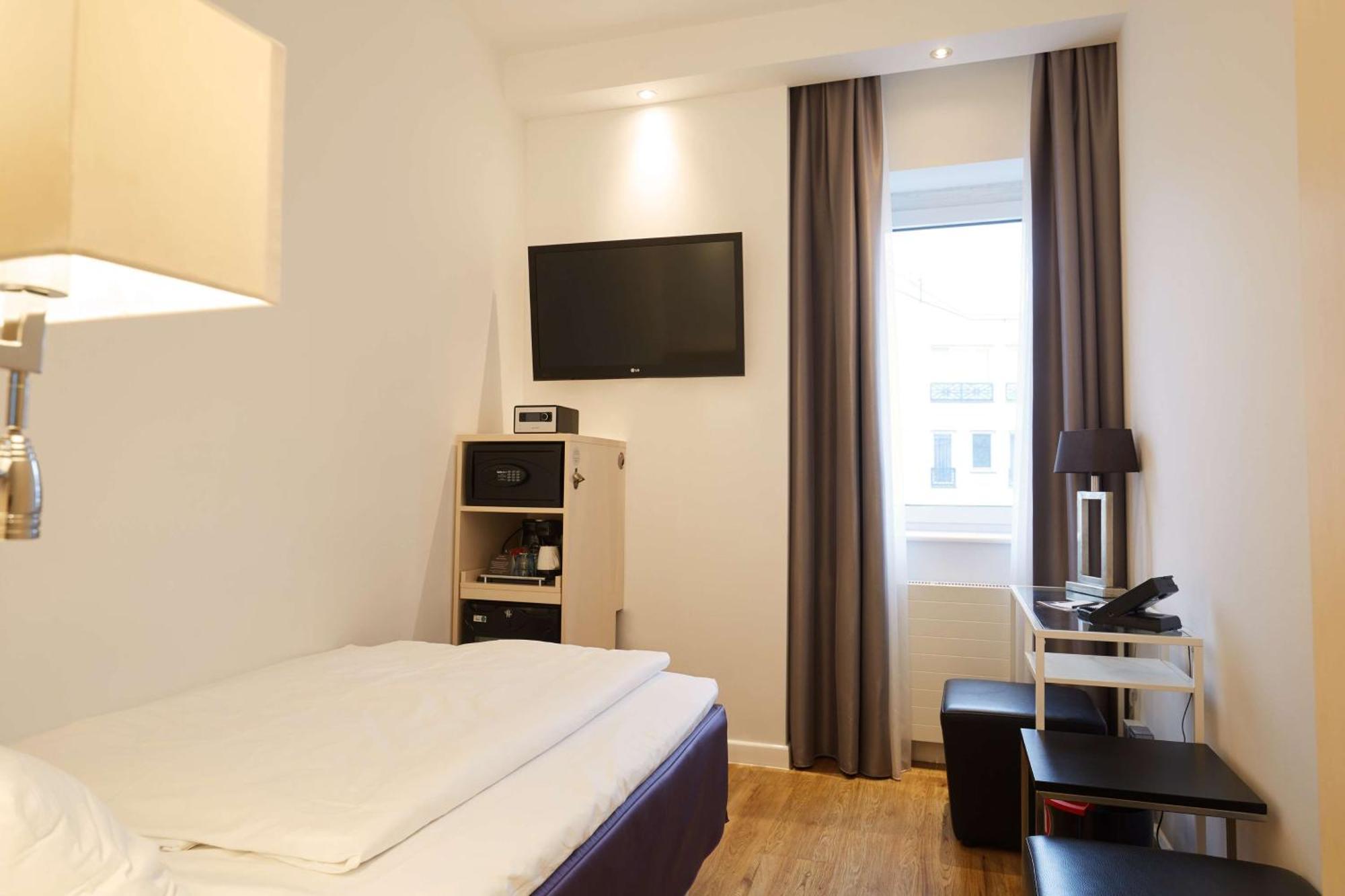 Single Room,1435457872:JPEG